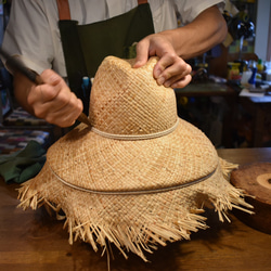 「風に飛ばされにくい」木型で作った麦わら帽子 8枚目の画像