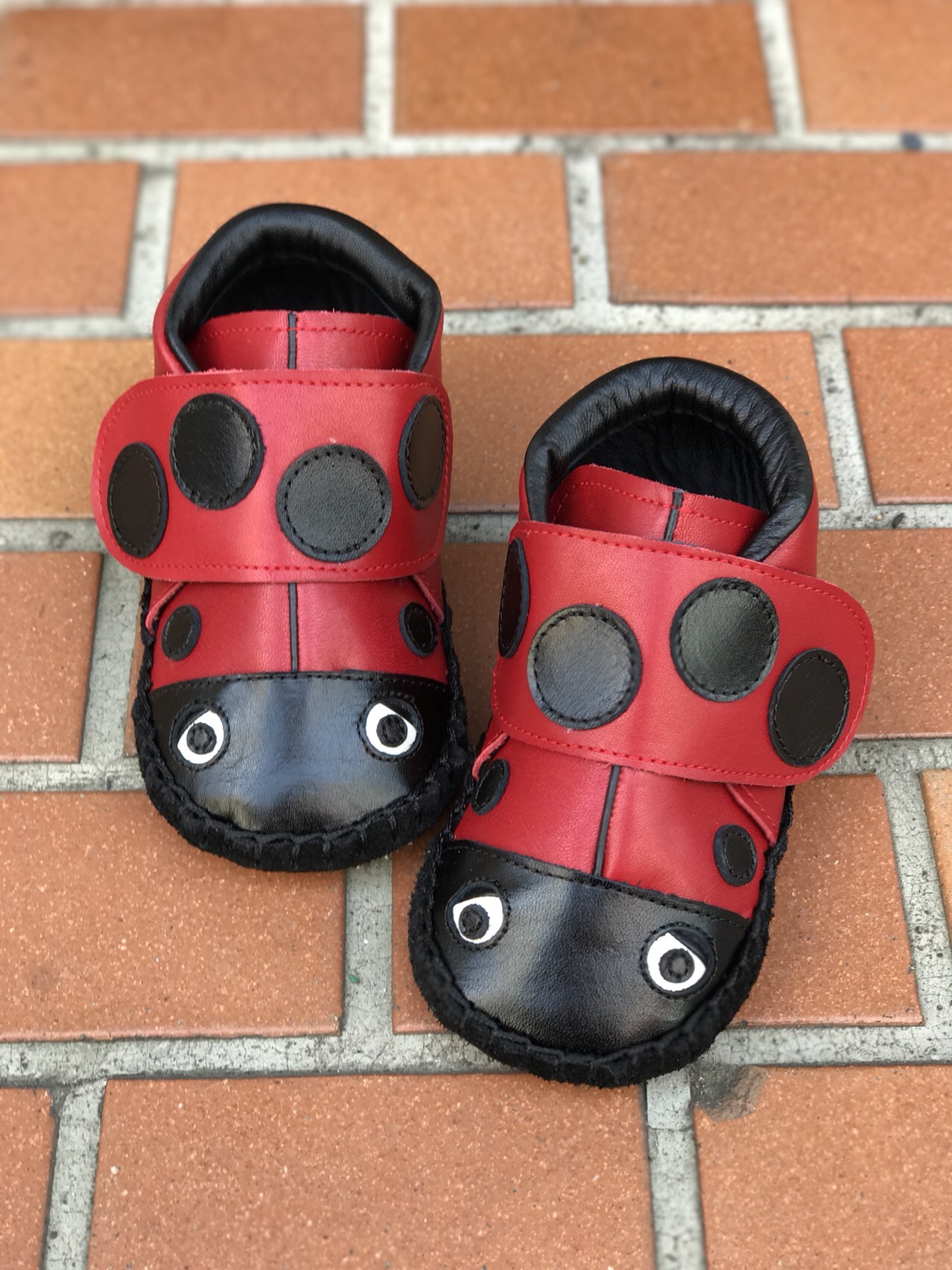 てんとう虫の子ども靴　13センチ
