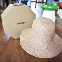 木型で作った丸型の麦わら帽子 4枚目の画像
