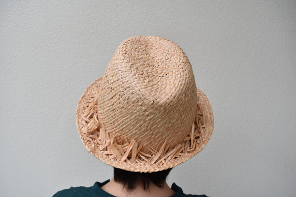 木型で作った中折れの麦わら帽子 4枚目の画像