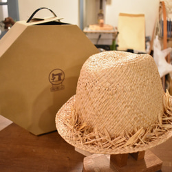 木型で作った中折れの麦わら帽子 5枚目の画像