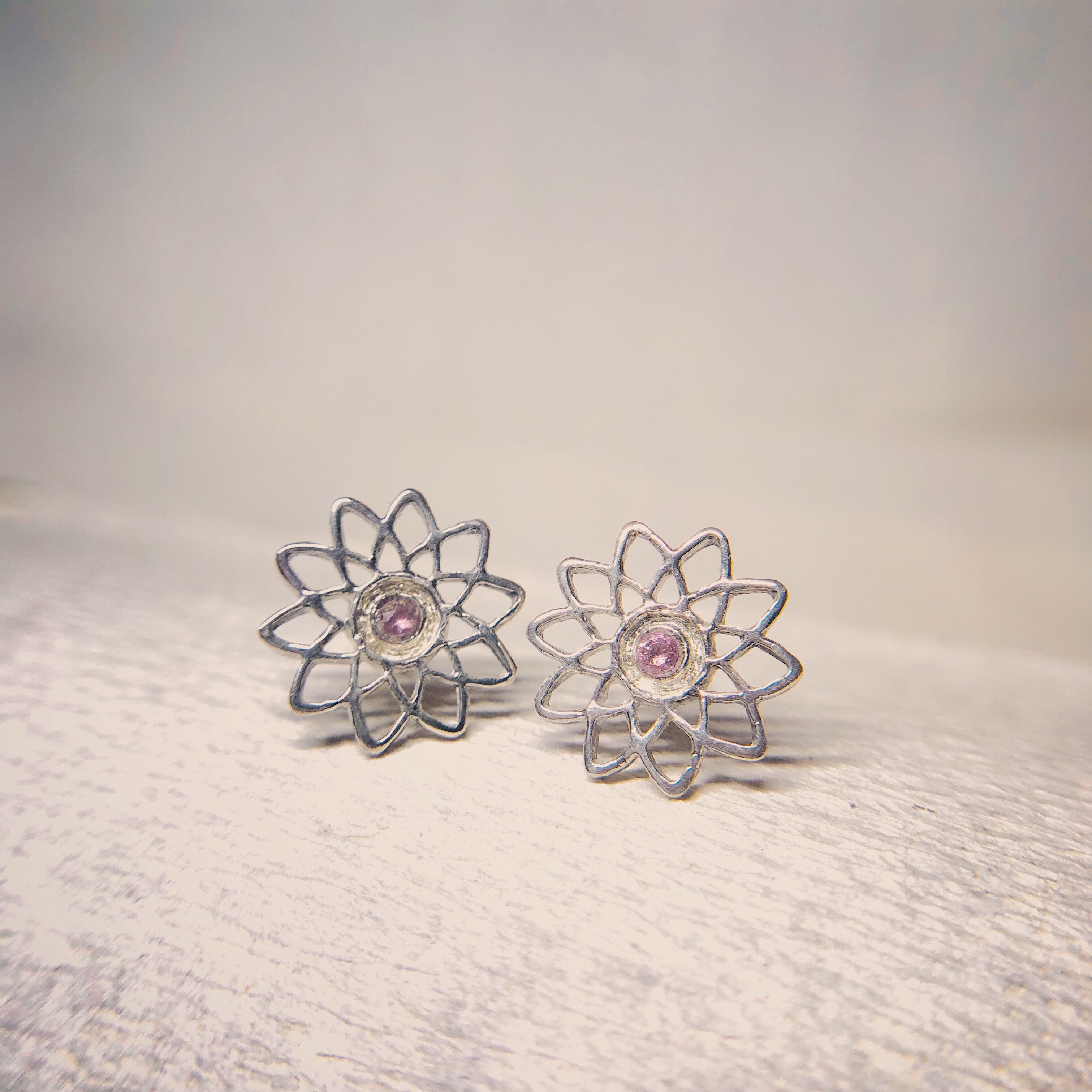 曼荼羅ピアス【ピンクサファイア】