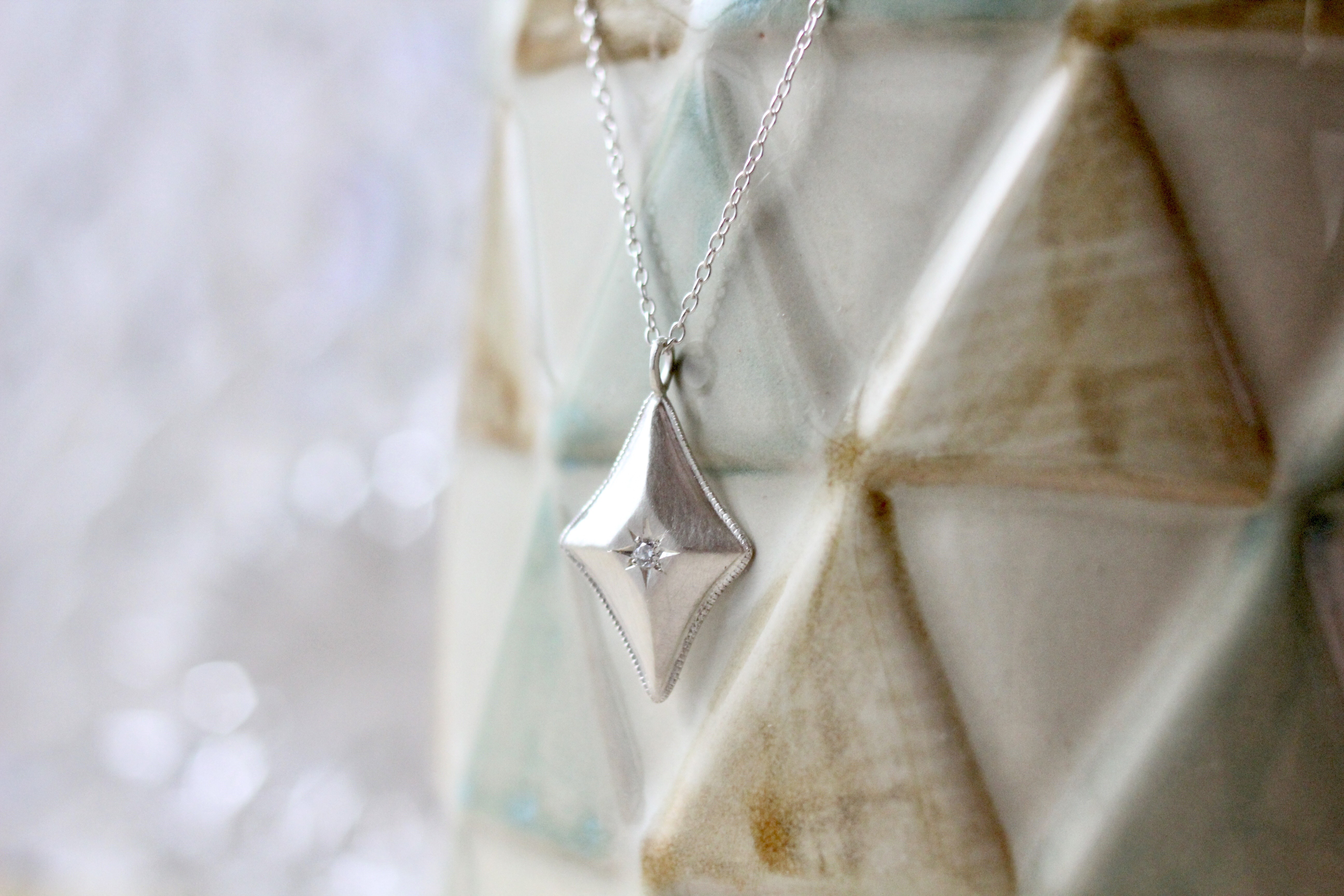北極星をイメージした菱形ネックレス