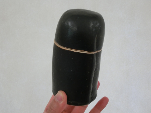 謎のフタもの（陶器）　黒マット 2枚目の画像
