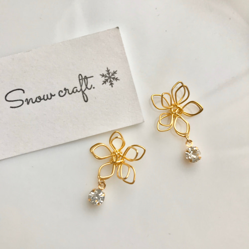 ワイヤーフラワー ピアス イヤリング ピアス（スタッド・一粒