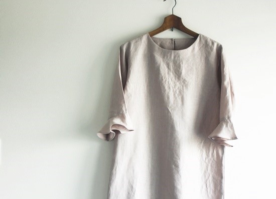 リネン　ベルスリーブサックワンピース　グレイッシュピンク