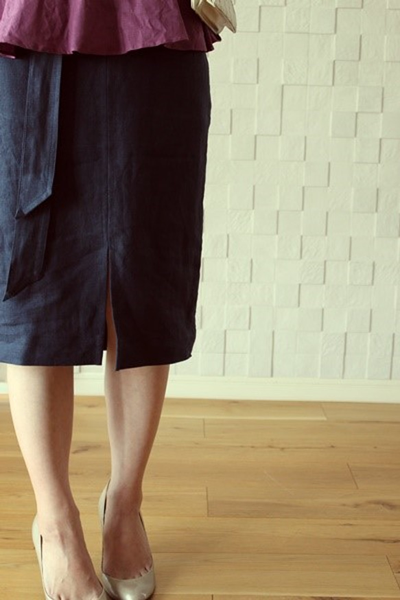 リネン　シンプルタイトスカート　ネイビー 4枚目の画像
