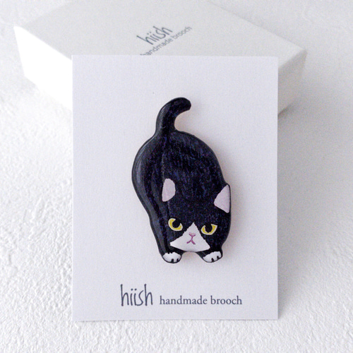 ★ブローチ★   チューリップ　黒猫　レジン ハンドメイド猫ブローチ＆チャーム黒ネコ
