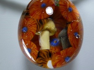 キノコ、NO.3　（ガラス、キノコ、ペンダント）