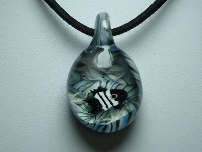 魚、一匹　（ガラス、魚、ペンダント）