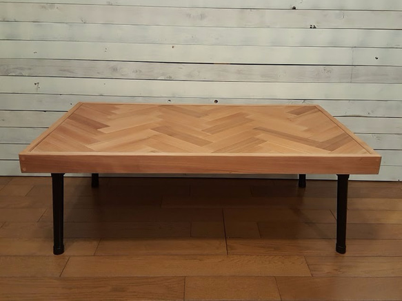 スクラップウッドのヘリンボーンローテーブル（折りたたみ式） 4枚目の画像