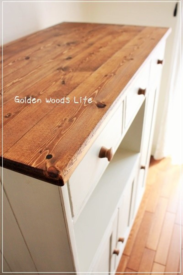 ナチュラルシャビーなプリンター収納キャビネット（脚付き） また ブラウン 最大 割れ ソリ ひび