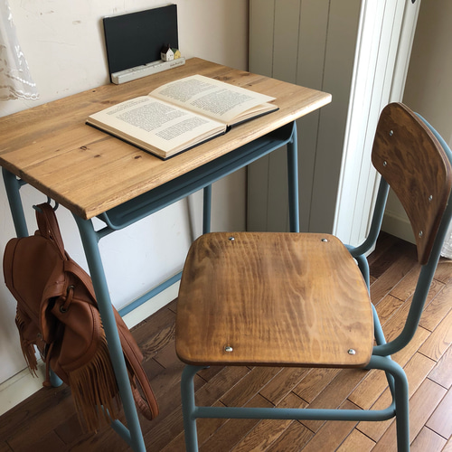 学校机　椅子　セット　作業台にも Amazon.co.jp: 高さ調節 全学年 学校用机デスク+チェア2点セット