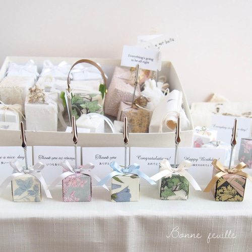 選べる】メッセージを添えたプレゼント型メモスタンド 立体・オブジェ