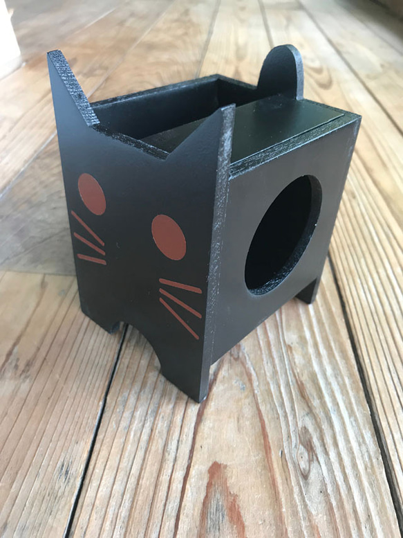 ネコのスマホスタンドスピーカー　ギリネコ　猫雑貨　カラー黒 2枚目の画像
