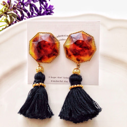 【1275】レジンモチーフとタッセルのピアス 1275】レジンモチーフとタッセルのピアス レジンピアス