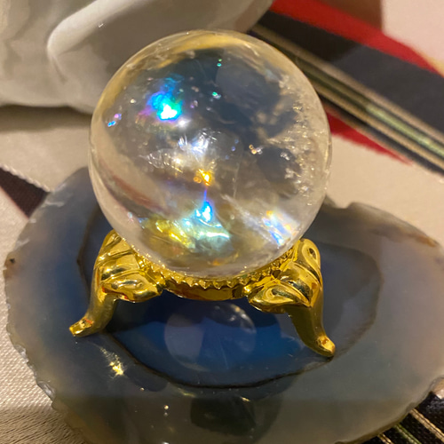 綺麗なレインボー入り水晶スフィア 丸玉 台座付❣️台座付