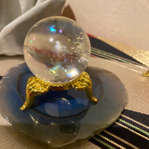 綺麗なレインボー入り水晶スフィア 丸玉 台座付❣️台座付