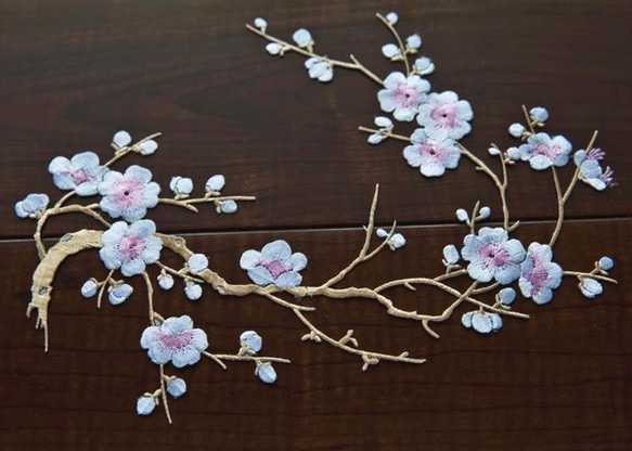 刺繍ワッペンアイロンパッチ梅（白 ） ハンドメイド ワッペン