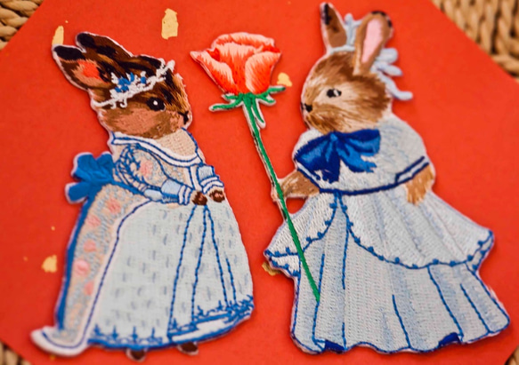刺繍ワッペンアイロンパッチ★ウサギ兔プリンス&プリンセス ウェディング　2点セット 1枚目の画像