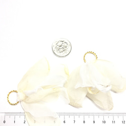 ２pcs★chiffon petal tassel・beigewhite（ シフォンタッセルチャーム） 6枚目の画像