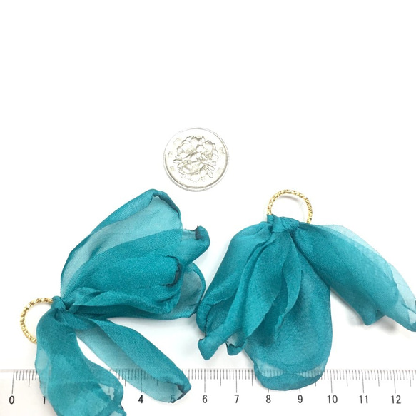 ２pcs★chiffon petal tassel・emerald（ シフォンタッセルチャーム） 5枚目の画像