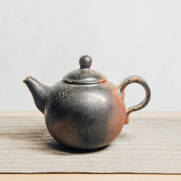 柴燒陶手作。斑斑的大茶壺 第3張的照片