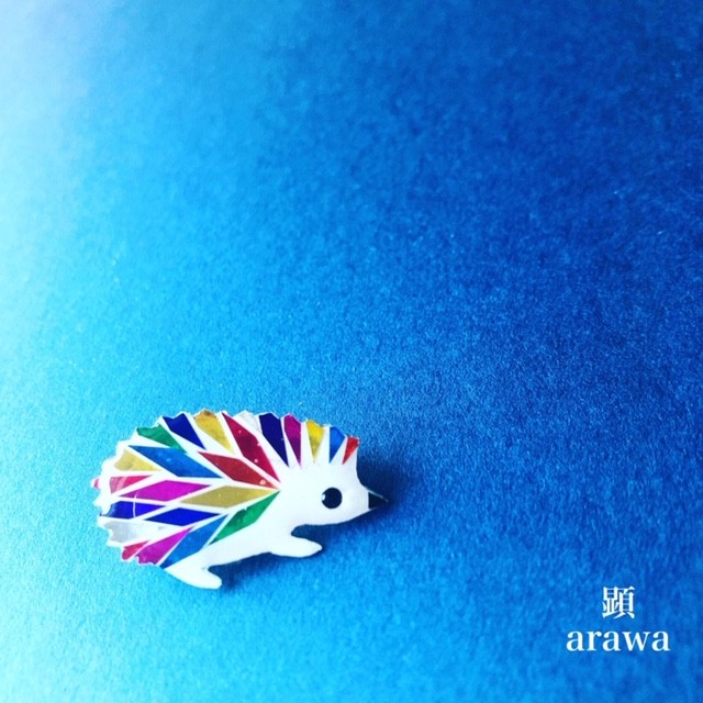 ハリネズミ　虹（ブローチ）