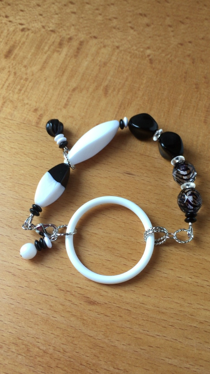 インポートヴィンテージ　ホワイト＆ブラック　ブレスレット 4,704円