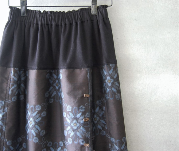 泥大島　華紋繋ぎのラップ風スカート　着物リメイク 1枚目の画像
