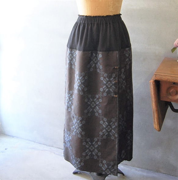 泥大島　華紋繋ぎのラップ風スカート　着物リメイク 4枚目の画像