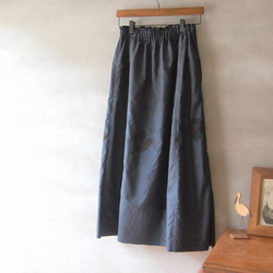 泥藍大島　クレマチスのギャザースカート　着物リメイク 2枚目の画像