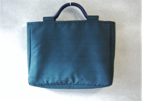 再販　いちご泥棒と節紬のバッグ（青緑色）　着物リメイク 5枚目の画像