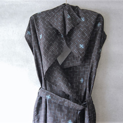 大島紬　十字柄の変形ジレ　着物リメイク 1枚目の画像