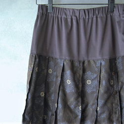 大島紬　華紋柄のボタン開きスカート　着物リメイク 1枚目の画像