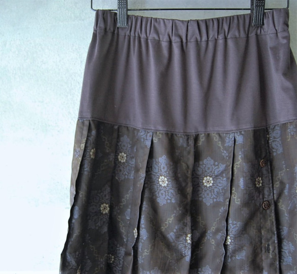 大島紬　華紋柄のボタン開きスカート　着物リメイク 1枚目の画像