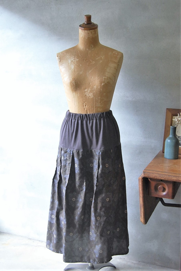 大島紬　華紋柄のボタン開きスカート　着物リメイク 5枚目の画像
