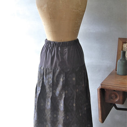大島紬　華紋柄のボタン開きスカート　着物リメイク 7枚目の画像