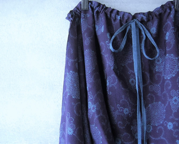 菊唐草のオーバースカート　着物リメイク 1枚目の画像