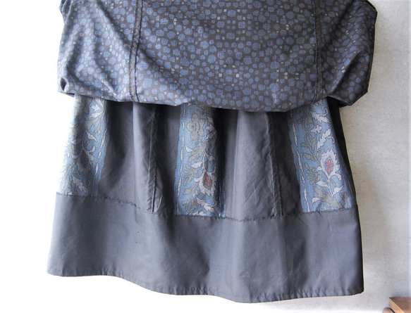 泥藍大島のリバーシブルスカート（霰×唐花）着物リメイク 4枚目の画像