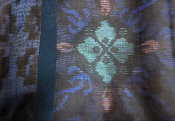 大島紬のスヌード（吉祥紋×十字）　着物リメイク 4枚目の画像
