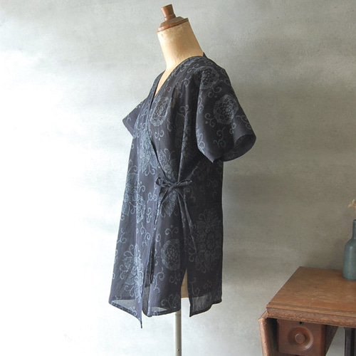 夏大島 華紋様のカシュクールトップス 着物リメイク その他