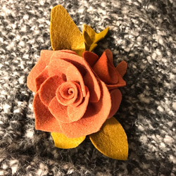 没入フェルト花のヘアクリップ花のヘアピン 3枚目の画像