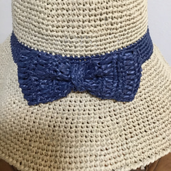 かぎ針編みの帽子（同素材のリボン付き）（UVカット効果のあるエコアンダリヤ使用）① 3枚目の画像