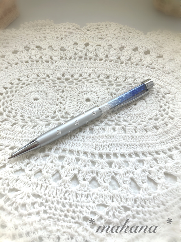 ハーバリウムボールペン　~スワロフスキーの輝き~ ブルー グラデーション 2枚目の画像