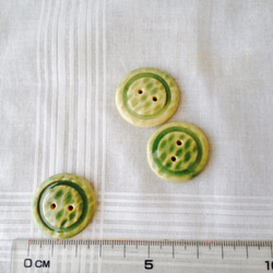 【織部】陶土のボタン（3個セット） 3枚目の画像