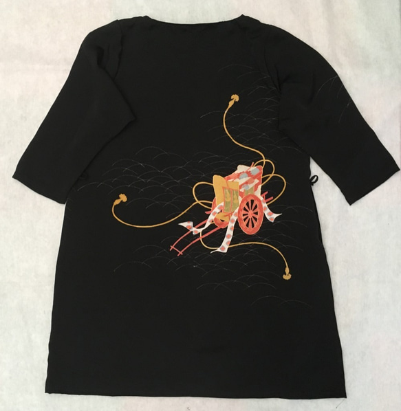 着物リメイクワンピース 黒絵羽織からワンピース 絵羽織からの