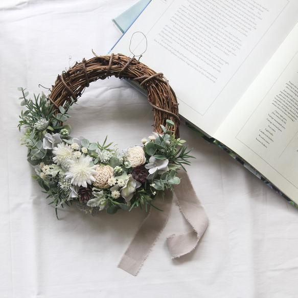 クリスマスにも＊シンプルなグリーン×ホワイトのハーフムーンリース