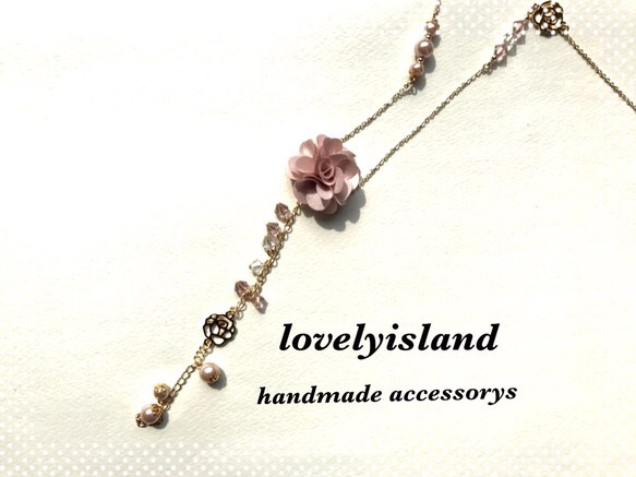 サテン薔薇とスワロフスキービーズのロングネックレスとピアス