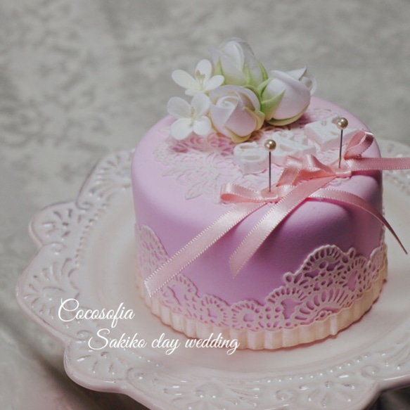リングピロー   コロンと可愛い薔薇の蕾 クレイケーキ 1枚目の画像